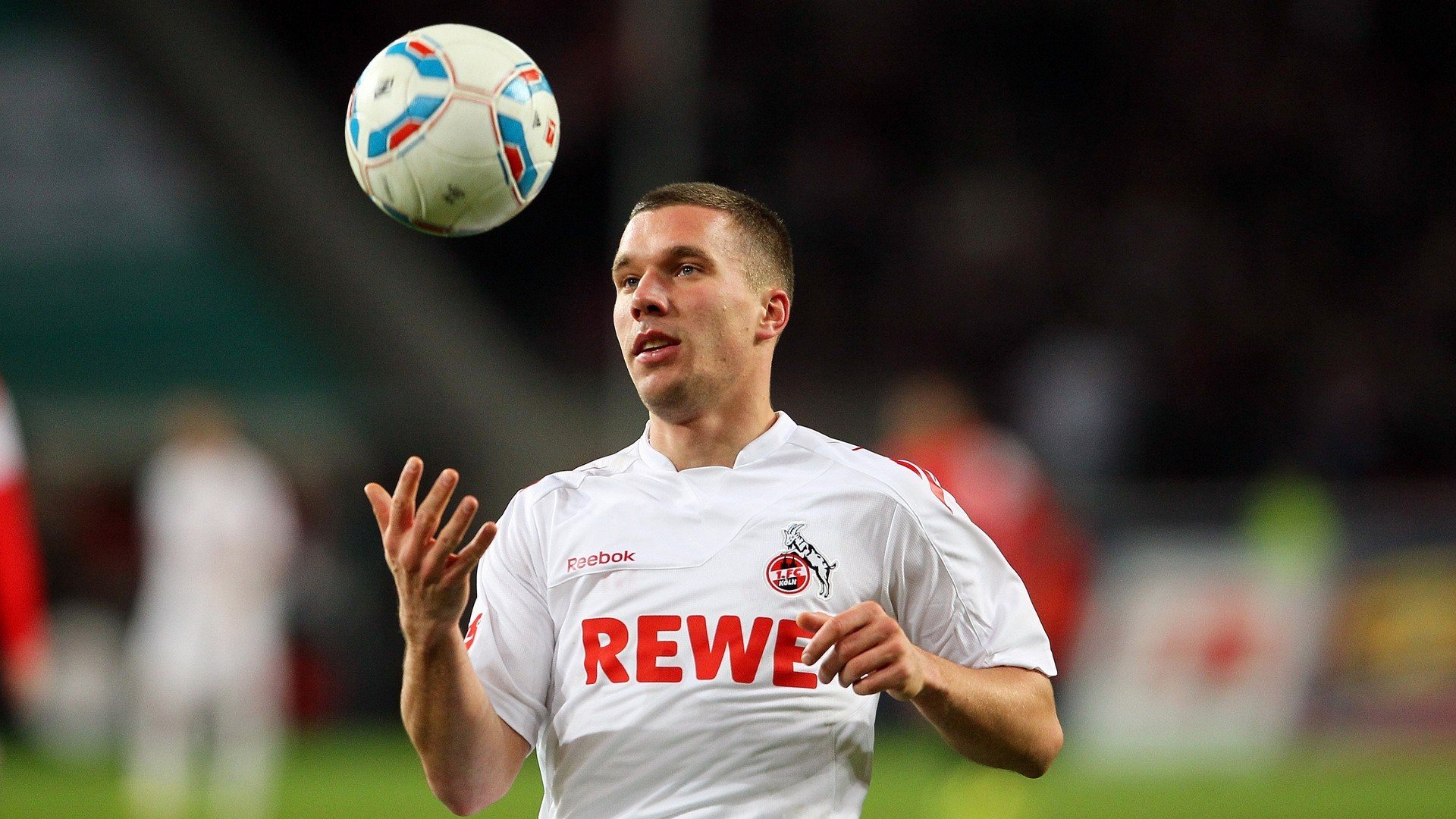 青少年足球助学计划落地，帮助贫困地区少年踢上梦想的足球，青少年足球政策文件