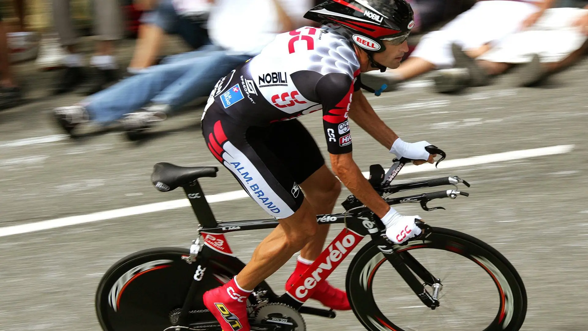 逆境中的勇士：伤病逆袭的励志故事感动无数，逆境中的人