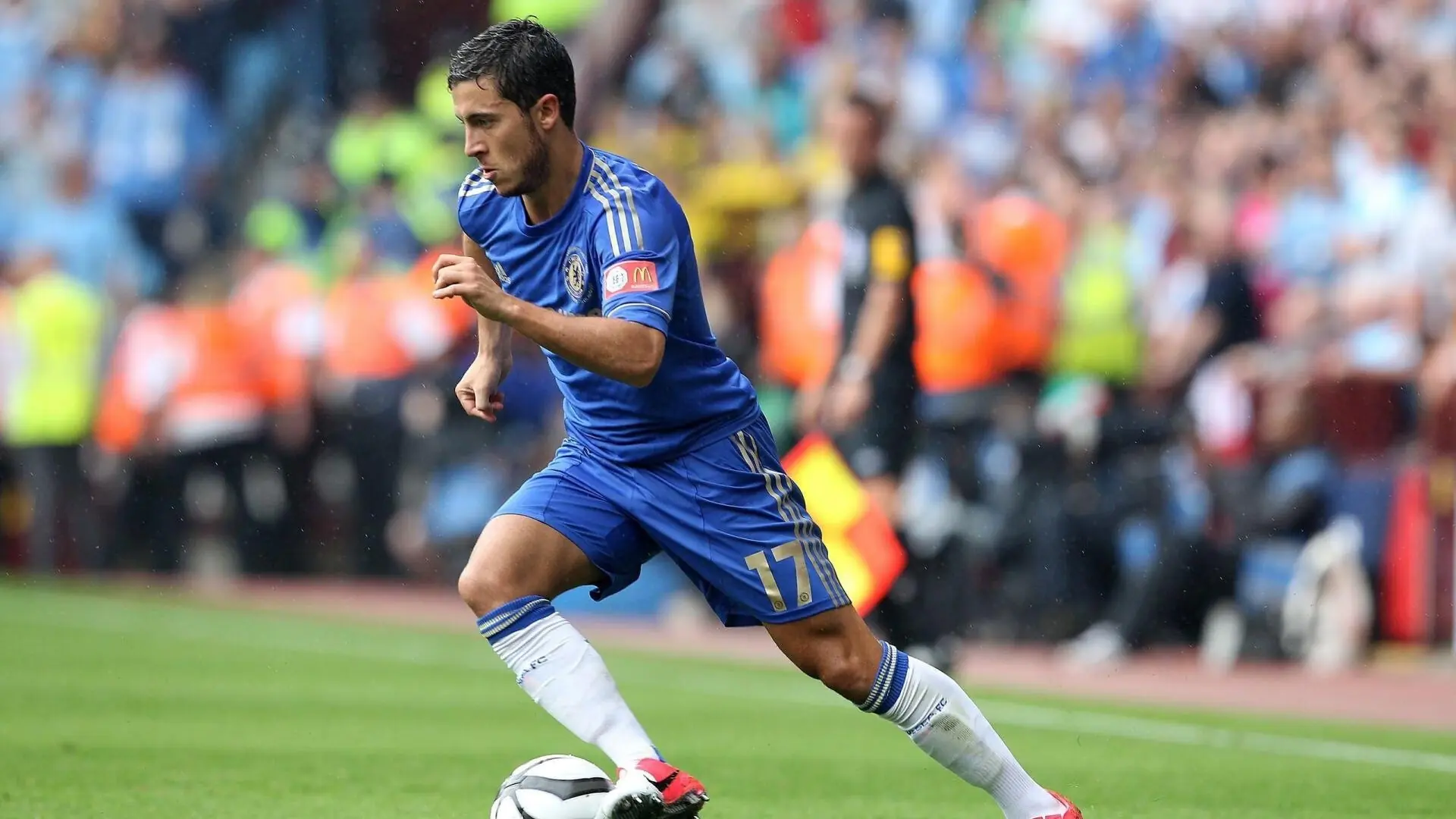 车迷狂欢：现场用各种方式表达对车手的支持与热爱，车迷小说阅读答案